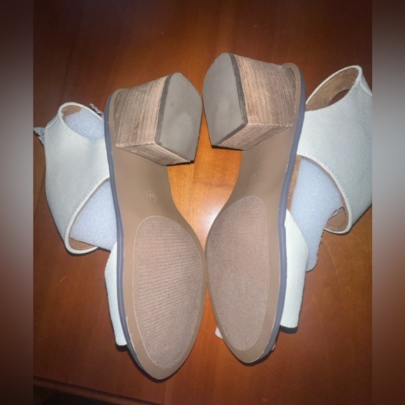 Women’s size 9.5 medium cushionaire Rosanna Ivory - Picture 4 of 4